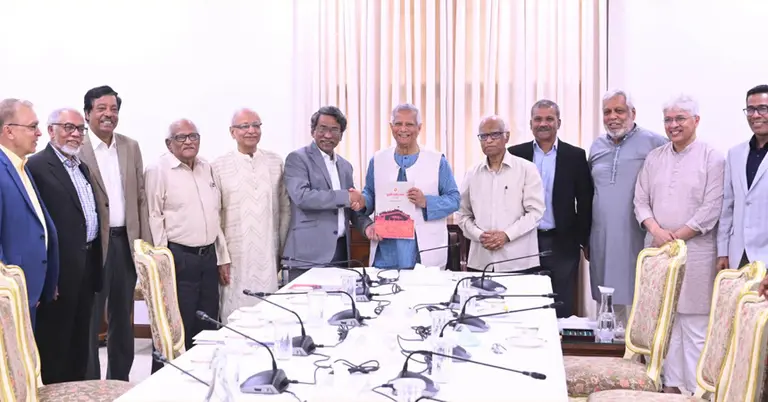 প্রধান উপদেষ্টার কাছে সুপারিশ জমা দিয়েছে ঐকমত্য কমিশন